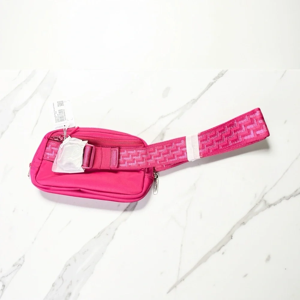 Lululemon Everywhere Belt Bag 1L *L Monogram Metallic Berry Rumble Silver - Picture 2 of 3